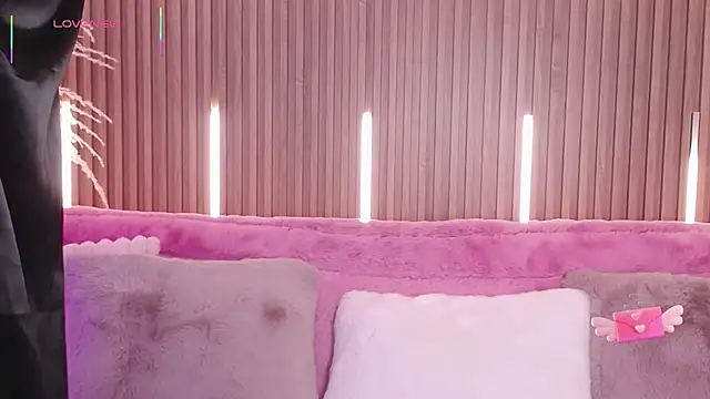 MylaDreams online show from October 3, 2025, 3:25 am