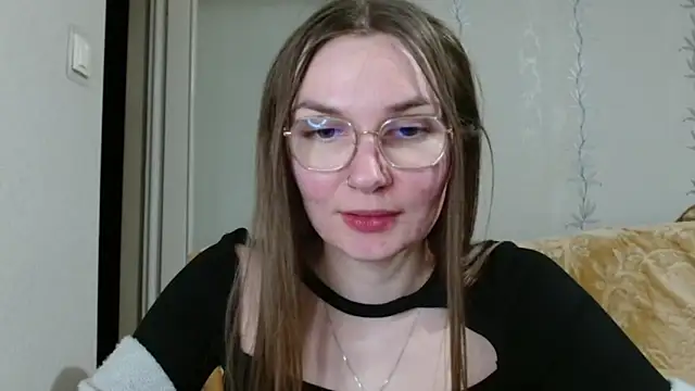 LooveELLYx online show from March 20, 2025, 5:47 pm