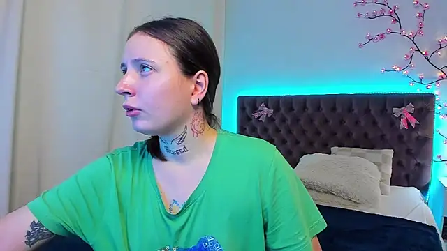 Snapshot of LilaVame chatting on October 8, 2025, 1:42 pm LilaVame online show from October 8, 2025, 1:42 pm