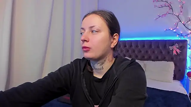 Snapshot of LilaVame chatting on November 8, 2025, 9:02 pm LilaVame online show from November 8, 2025, 9:02 pm