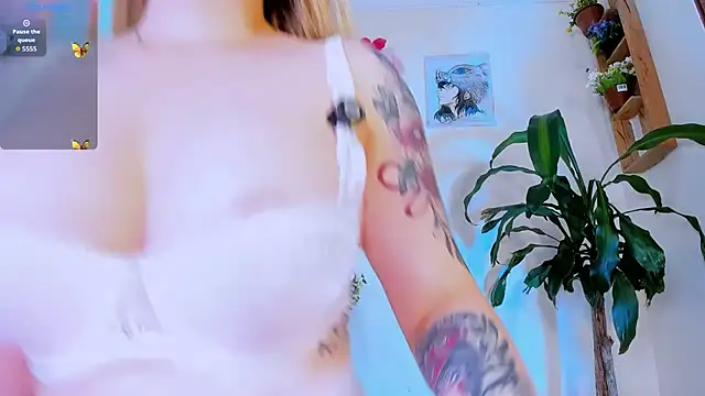 Snapshot of Simonesmith01 chatting on December 2, 2025, 5:08 pm Simonesmith01 online show from December 2, 2025, 5:08 pm