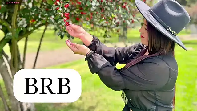 Snapshot of kamila_flower chatting on September 20, 2025, 1:12 pm kamila flower online show from September 20, 2025, 1:12 pm