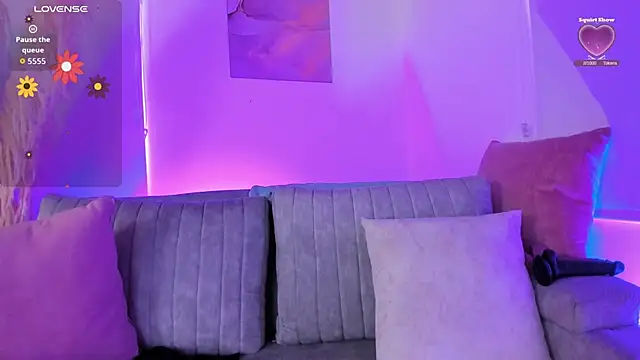 Snapshot of kamila_flower chatting on October 10, 2025, 1:32 pm kamila flower online show from October 10, 2025, 1:32 pm