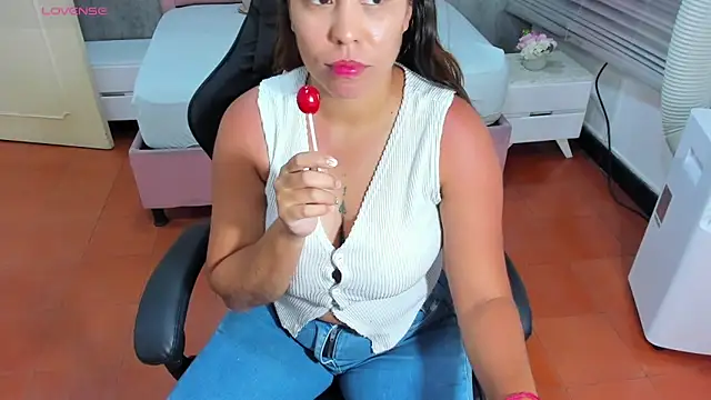 lissa jhonsoon online show from March 17, 2026, 3:00 am