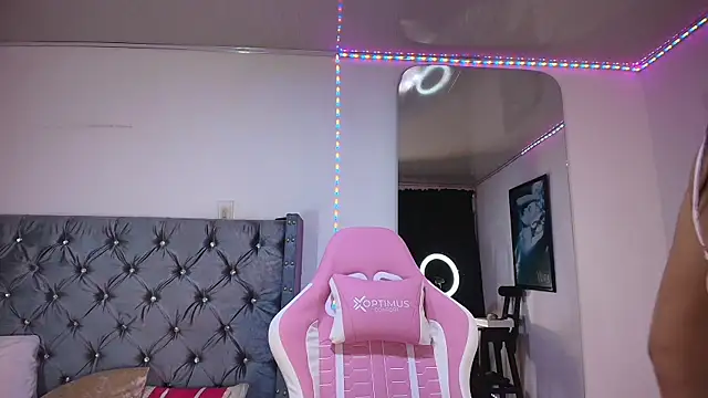 Snapshot of GraceWallace_ chatting on November 1, 2025, 12:23 am GraceWallace online show from November 1, 2025, 12:23 am