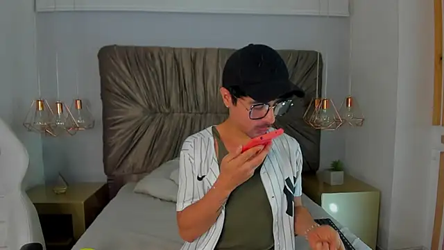 BryCams3 online show from September 20, 2025, 3:40 am