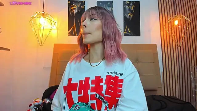 alesziarose online show from November 5, 2025, 7:25 pm