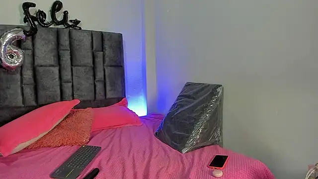 Esmeraldaa- online show from March 12, 2026, 4:07 am