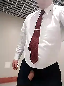 Snapshot of BigCristh79 chatting on September 12, 2025, 5:29 am BigCristh79 online show from September 12, 2025, 5:29 am