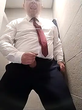 Snapshot of BigCristh79 chatting on November 8, 2025, 9:13 pm BigCristh79 online show from November 8, 2025, 9:13 pm