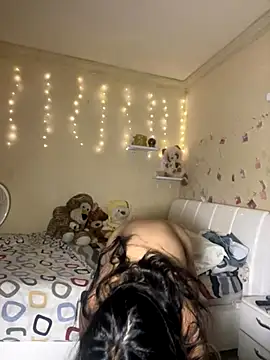 effie castroo online show from September 30, 2025, 1:32 am