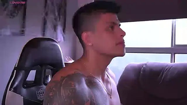 tyler muscle1 online show from October 22, 2025, 5:56 pm