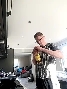 liema3156 online show from April 29, 2026, 4:33 pm