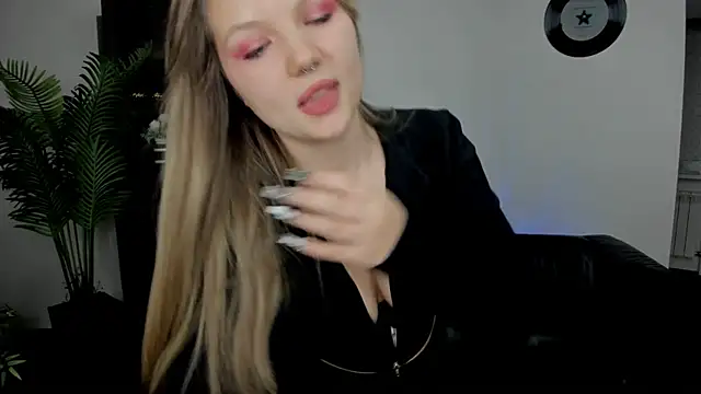 Snapshot of MariaRobinsone chatting on October 8, 2025, 7:33 pm MariaRobinsone online show from October 8, 2025, 7:33 pm