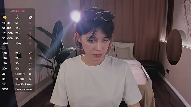 chloe dreammm online show from February 10, 2026, 12:09 pm