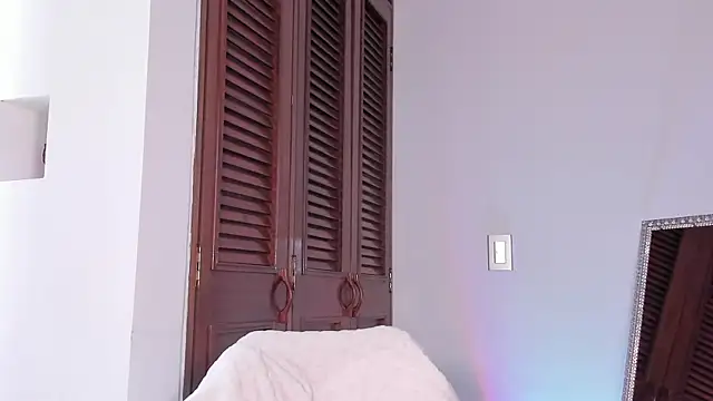Londonttipton online show from June 25, 2026, 1:26 pm