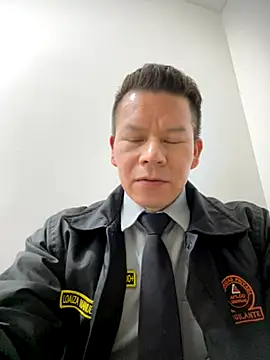 Snapshot of Manu0586 chatting on October 4, 2025, 4:43 am Manu0586 online show from October 4, 2025, 4:43 am