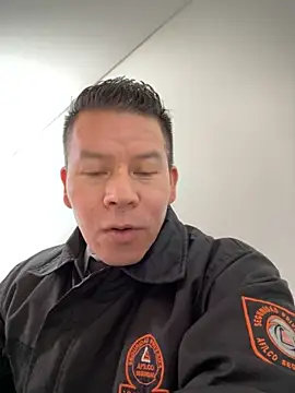 Snapshot of Manu0586 chatting on October 19, 2025, 12:50 pm Manu0586 online show from October 19, 2025, 12:50 pm