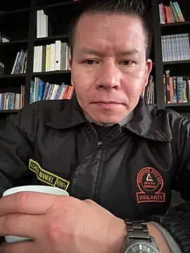 Snapshot of Manu0586 chatting on October 25, 2025, 11:51 am Manu0586 online show from October 25, 2025, 11:51 am