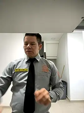 Snapshot of Manu0586 chatting on November 1, 2025, 11:23 am Manu0586 online show from November 1, 2025, 11:23 am