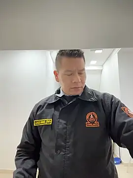 Snapshot of Manu0586 chatting on November 10, 2025, 1:26 am Manu0586 online show from November 10, 2025, 1:26 am