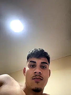 Snapshot of Slw444 chatting on November 3, 2025, 10:32 pm Slw444 online show from November 3, 2025, 10:32 pm