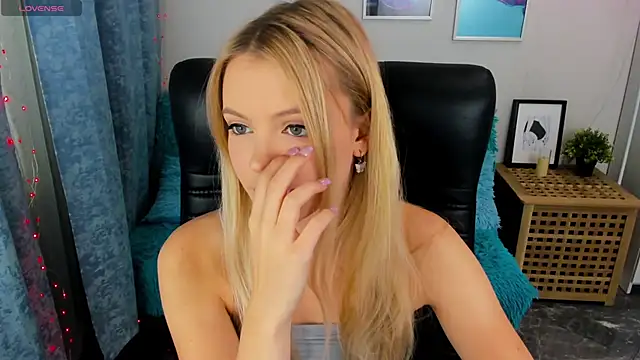 KatherineePierce online show from September 25, 2025, 12:42 pm