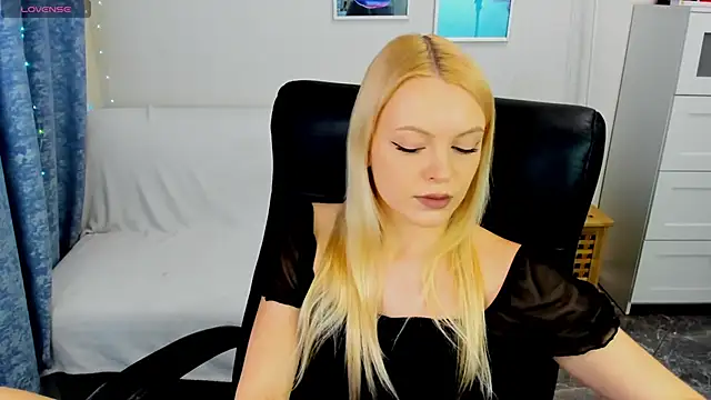 KatherineePierce online show from April 11, 2026, 4:33 pm