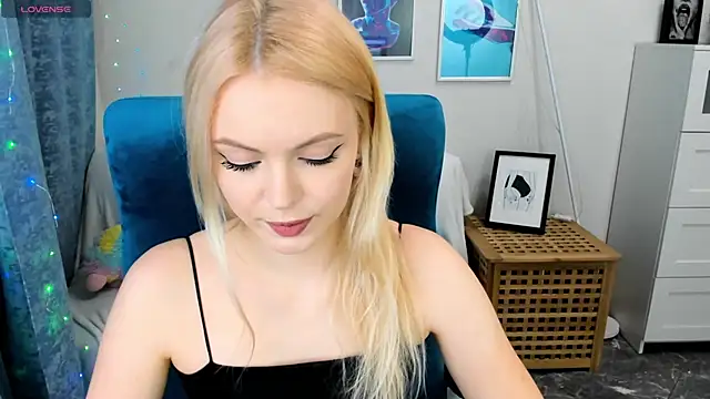Snapshot of KatherineePierce chatting on May 19, 2026, 5:19 pm KatherineePierce online show from May 19, 2026, 5:19 pm
