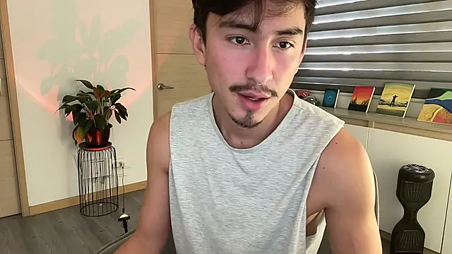 sweettaaron01 online show from October 29, 2025, 6:09 pm