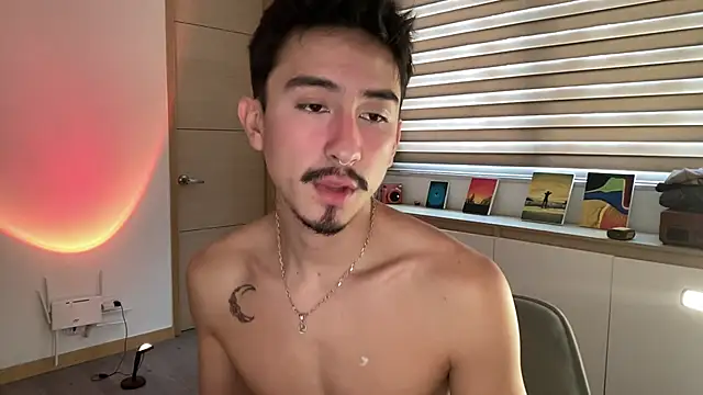 sweettaaron01 online show from November 26, 2025, 5:25 pm