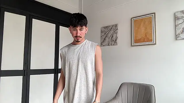 sweettaaron01 online show from February 16, 2026, 5:42 pm