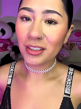 evelyn ch  online show from October 2, 2025, 10:44 am