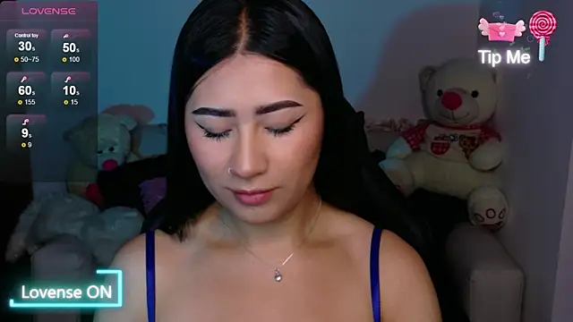 evelyn ch  online show from December 2, 2025, 4:02 pm