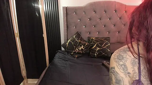 Scarbadgirl  online show from June 30, 2026, 4:02 am