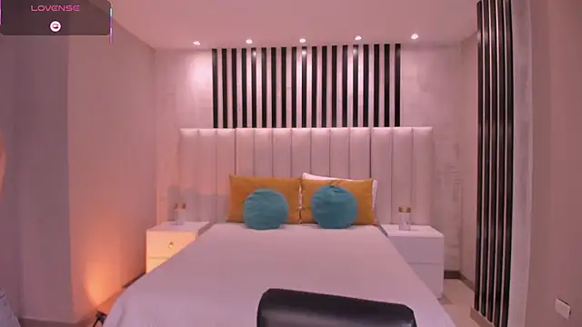 IsabellaMoreau online show from October 15, 2025, 7:36 pm