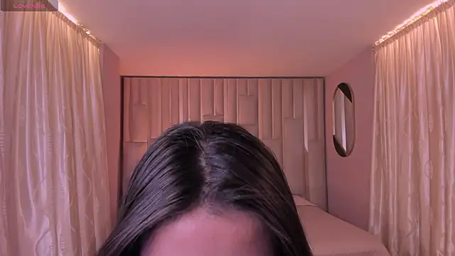 IsabellaMoreau online show from November 3, 2025, 7:37 pm