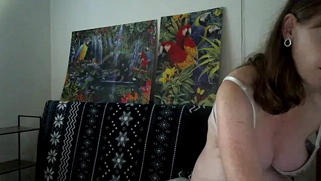 Snapshot of sweetdolly20 chatting on October 11, 2025, 1:31 pm sweetdolly20 online show from October 11, 2025, 1:31 pm