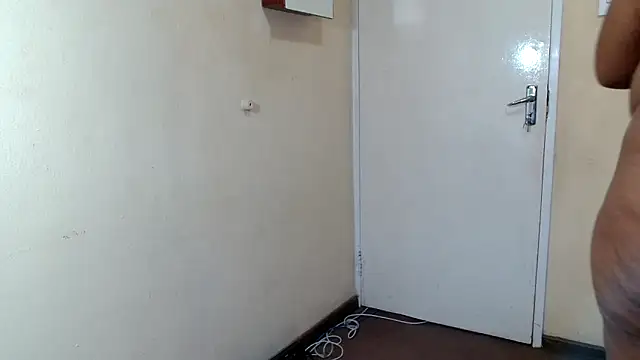 HugeTitisxx online show from April 4, 2026, 6:22 am