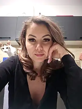 Snapshot of SeductiveMom chatting on January 13, 2025, 3:45 am SeductiveMom online show from January 13, 2025, 3:45 am