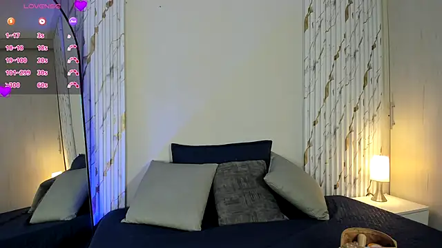 Snapshot of MissVioleet_ chatting on October 15, 2025, 5:13 pm MissVioleet online show from October 15, 2025, 5:13 pm