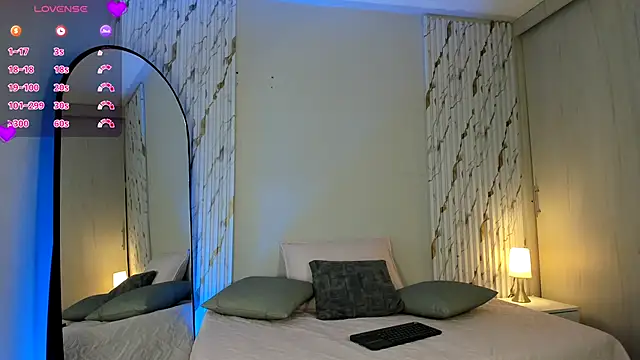 Snapshot of MissVioleet_ chatting on October 16, 2025, 5:14 pm MissVioleet online show from October 16, 2025, 5:14 pm