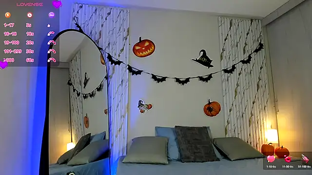 Snapshot of MissVioleet_ chatting on October 23, 2025, 5:12 pm MissVioleet online show from October 23, 2025, 5:12 pm