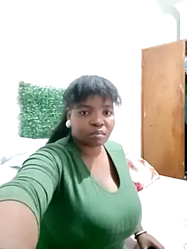 Snapshot of ShySexyBaddiexx chatting on October 19, 2025, 12:55 am ShySexyBaddiexx online show from October 19, 2025, 12:55 am