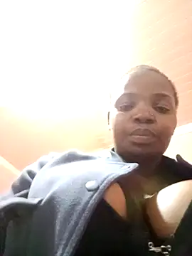 Snapshot of ShySexyBaddiexx chatting on February 12, 2026, 2:17 am ShySexyBaddiexx online show from February 12, 2026, 2:17 am