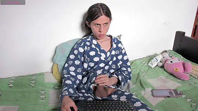 Petite-Goth online show from May 15, 2026, 7:10 pm