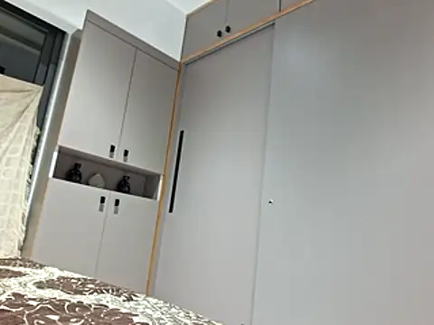 Vince-18 online show from November 11, 2025, 9:48 pm