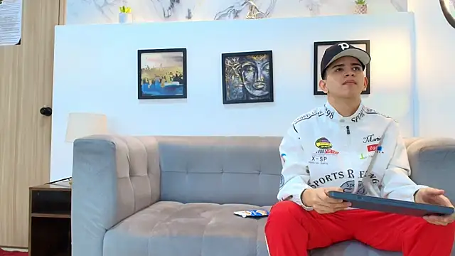 Snapshot of TWINKS_FRIENDS chatting on February 26, 2026, 1:21 pm TWINKS FRIENDS online show from February 26, 2026, 1:21 pm