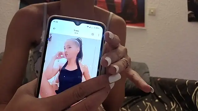 Snapshot of Oulola777 chatting on November 10, 2025, 6:29 pm Oulola777 online show from November 10, 2025, 6:29 pm