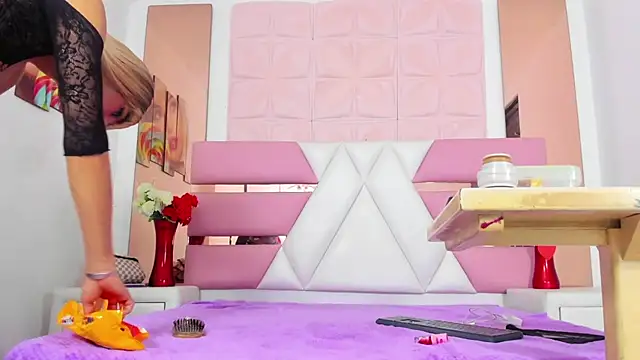 MiaMalkoba online show from March 12, 2026, 1:06 pm